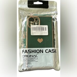 Amazon Green and Gold Heart Fashion Case for IPhone 14

NOT PRO MAX!